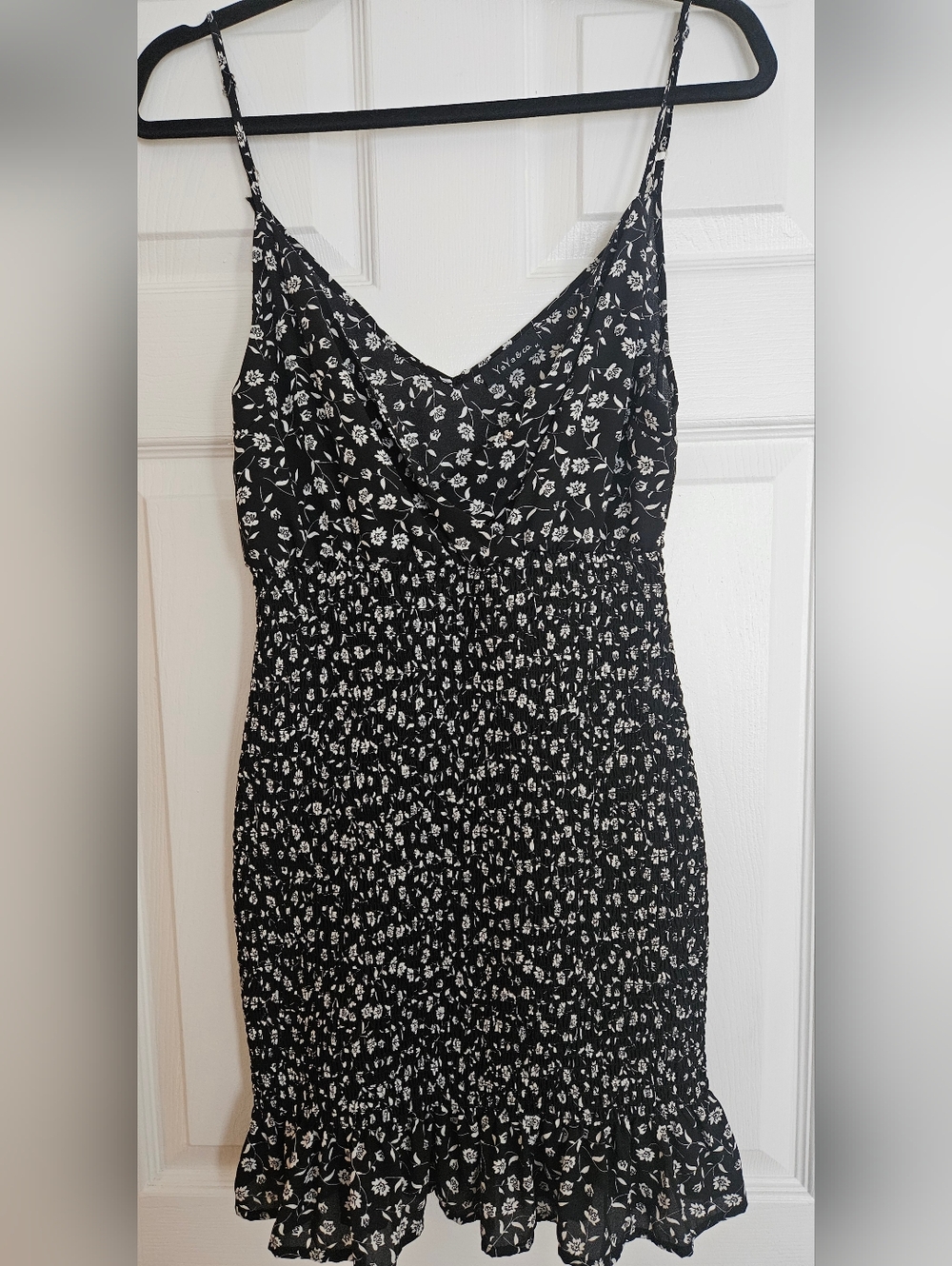 Ya Ya & co Black & White Floral Smocked Mini Dress. Size M. Great Condition.